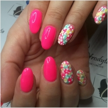 rozowe_kwiatuszki_manicure_hybrydowy_czestochowa